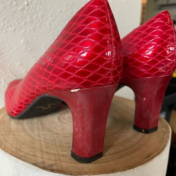 Carriage Court Red Faux Snake Skin Heels Size 6.5 - Picture 7 of 8
